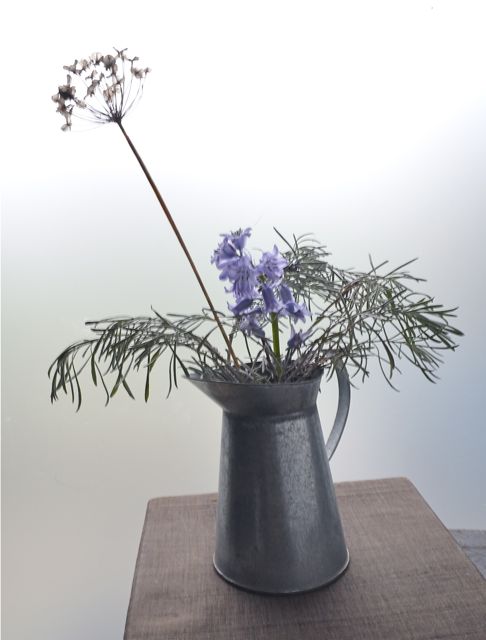 ニラの花のドライフラワーとセレクトインテリア　Madagashikara のティンピッチャー