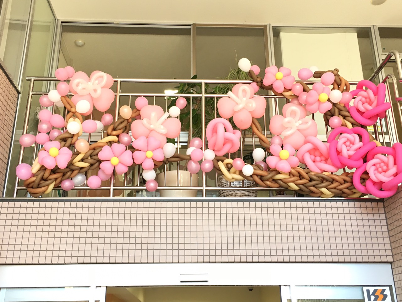 バルーン装飾　桜のアーチの装飾