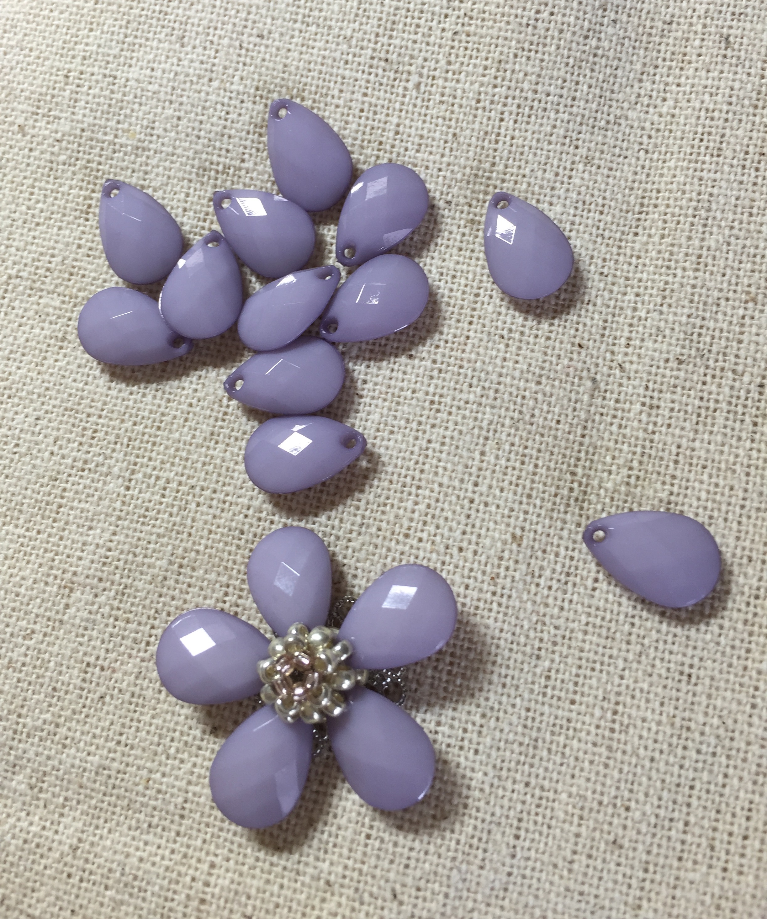 藤の花をイメージして