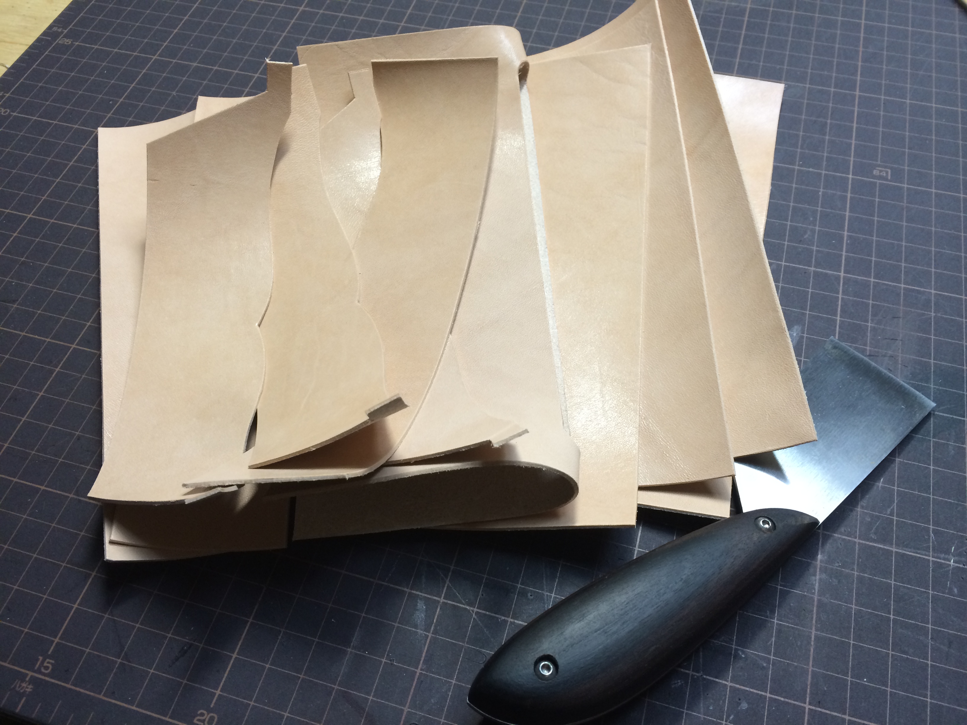 手縫いの革製品を製作販売／WIZARD LEATHER