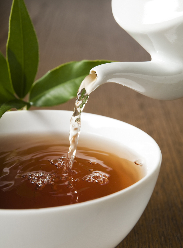 美容と健康を"つくる"高級健康茶「白金びわ茶」は大学の研究から生まれた純国産ボタニカルティーです。