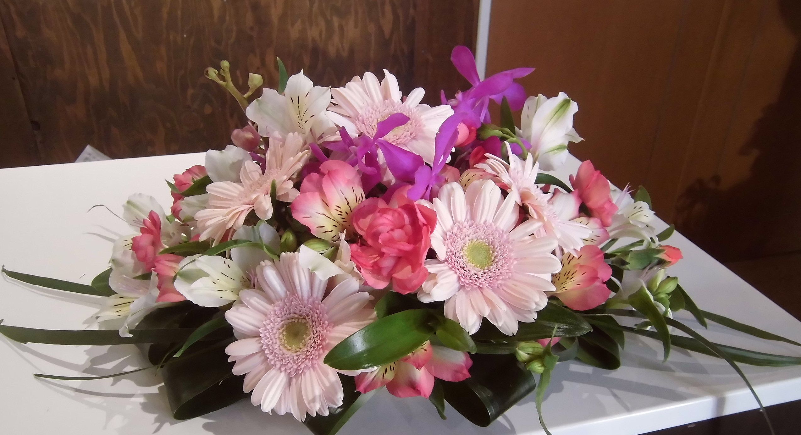 会議用のテーブル装花